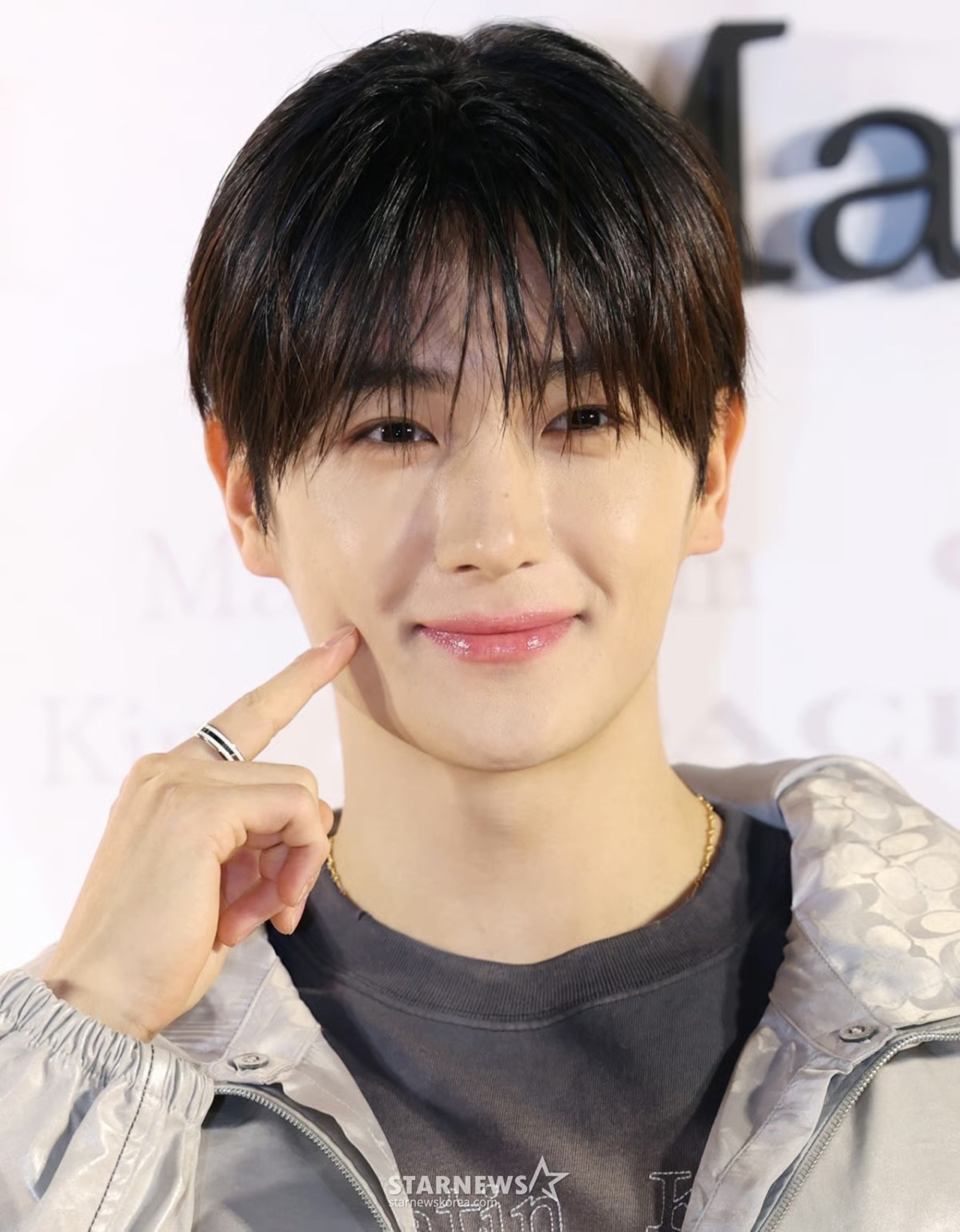 THE BOYZ、カムバック直後にアクシデント…ヒョンジェが足首靭帯